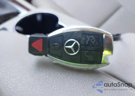 2013 Mercedes-Benz C 300 Luxury 4Matic z USA, uszkodzony, nr VIN WDDGF8ABXDR283607